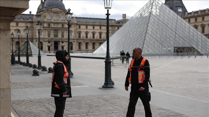 Part of Louvre’s unstolen jewels moved to bank of France  after $102M heist