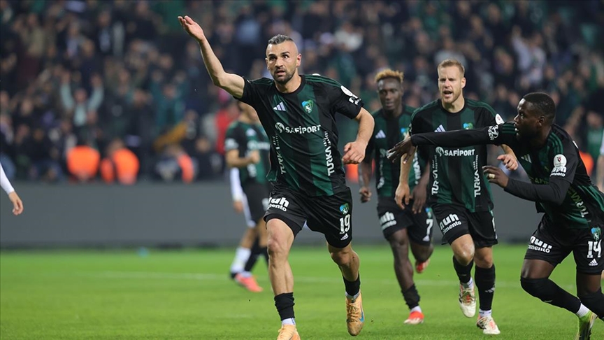 Kocaelispor sahasında Alanyaspor'u 2-0 yendi