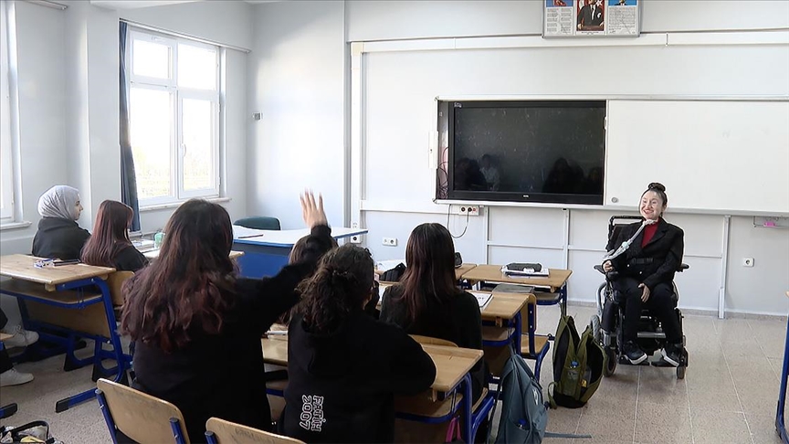 Kas erimesi hastası öğretmenin "yolculuğu" özel gereksinimli çocuklara ışık oluyor