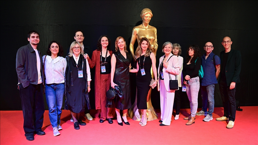 Uluslararası Antalya Altın Portakal Film Festivali\'nin açılış töreni kırmızı halı geçişiyle başladı