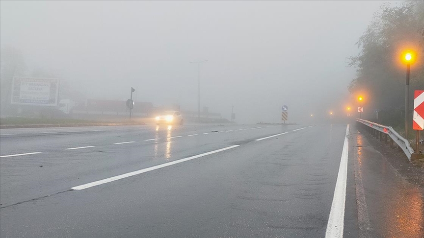Bolu Dağı'nda sağanak ve sis görüş mesafesini düşürdü
