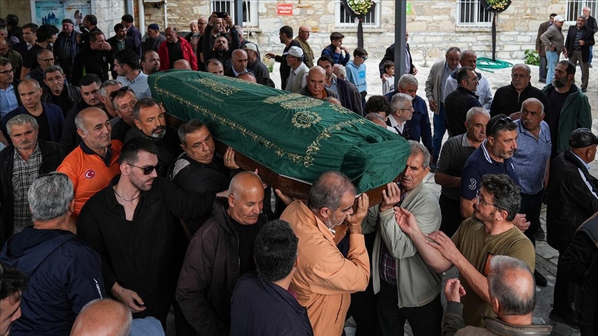 İzmir Foça'da selde kaybolan kişinin cenazesi defnedildi