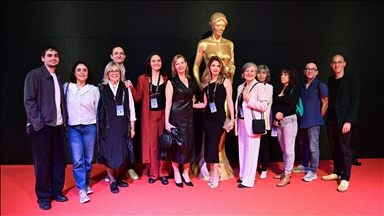 Uluslararası Antalya Altın Portakal Film Festivali'nin açılış töreni kırmızı halı geçişiyle başladı