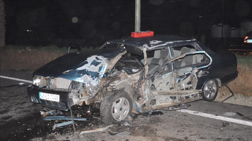 Li Îzmirê wesayît û pîqabek li hev qelibîn, 6 kes birîndar bûn