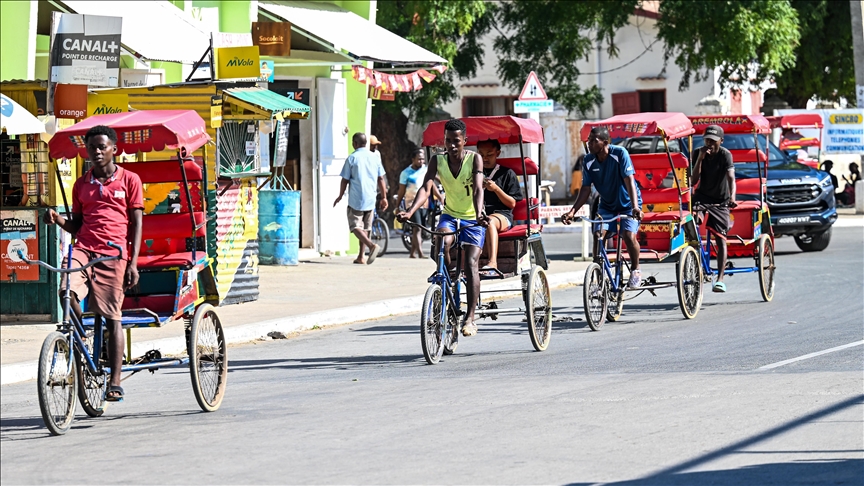 Такси-триколките „пус-пус“ – симбол на достапен превоз и начин да се доживее автентичноста на Мадагаскар