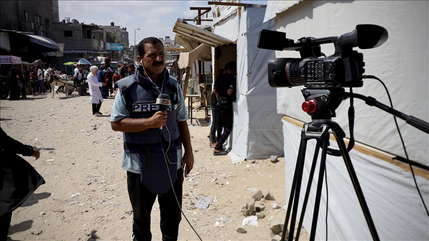 Israel continues to bar journalists from Gaza, claims to examine policy