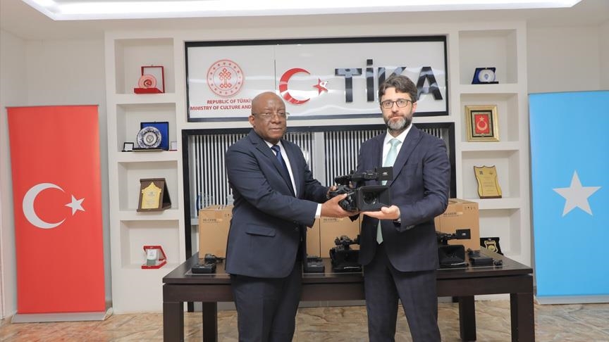 تركيا تقدم معدات إعلامية متطورة إلى الصومال