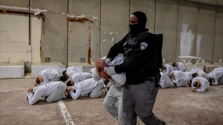 هيئة فلسطينية: أسرى النقب يتعرضون للضرب والتجويع والإهمال الطبي