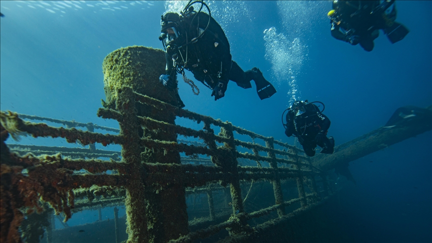 Ronioci istražuju olupinu broda Monem kod turskog Izmira