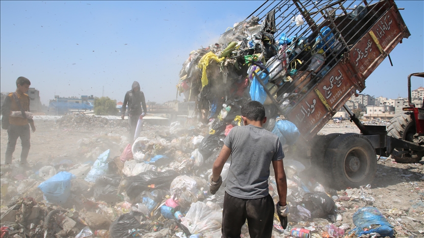 Israeli army dumps waste, debris from border settlements into Gaza: Report