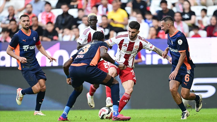 RAMS Başakşehir, deplasmanda Hesap.com Antalyaspor'u 4-0 yendi