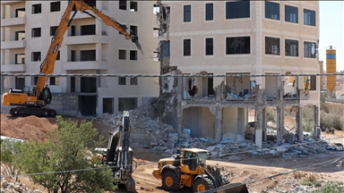 Israeli defense minister orders army to continue demolitions in Gaza