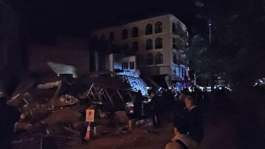 Balıkesir'de 6,1 büyüklüğünde deprem