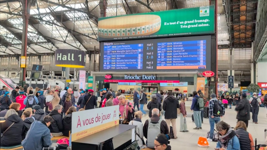 Fransa'da sabotaj eylemi nedeniyle tren seferlerinde aksamalar yaşandı