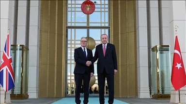 Turkish president welcomes UK premier with official ceremony