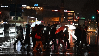İstanbul'da sağanak hayatı olumsuz etkiledi