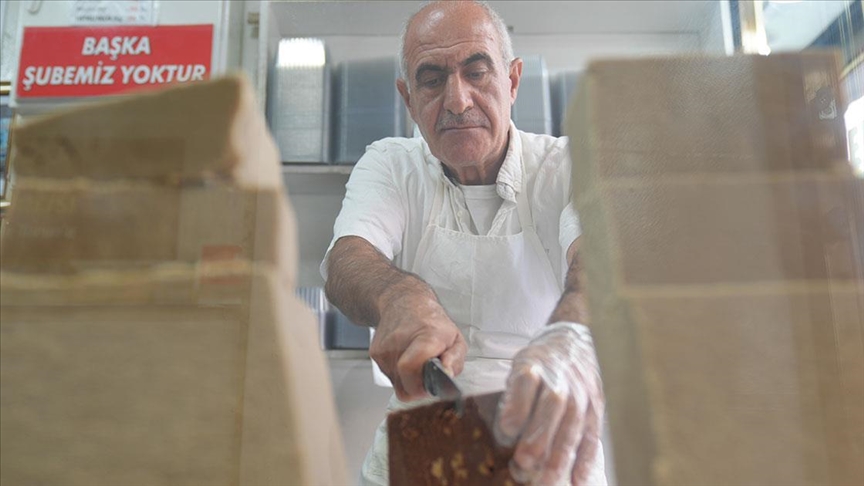 Güneydoğu'daki asırlık işletmeler, farklı lezzetleri kuşaktan kuşağa aktarıyor