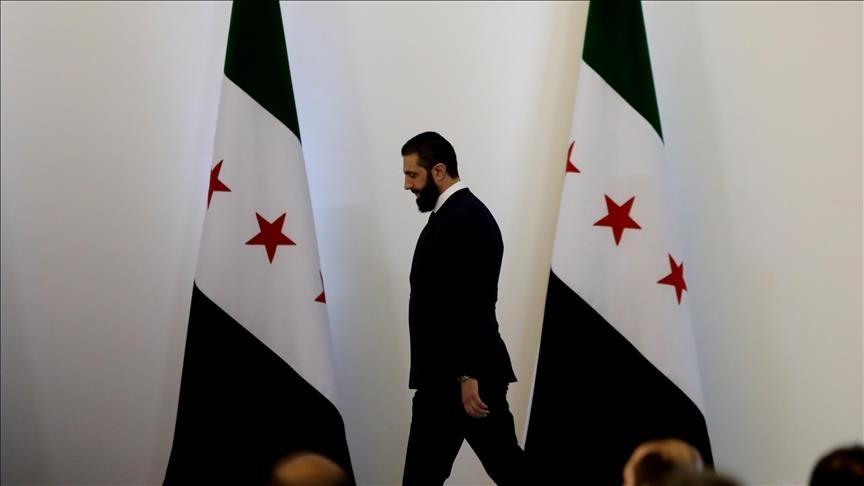 Presidenti sirian Al-Sharaa mbërrin në Arabinë Saudite për t'u takuar me princin e kurorës