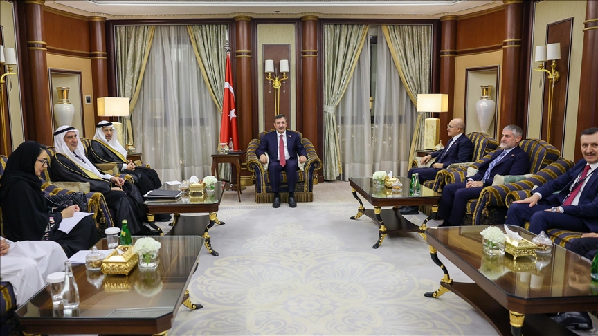 نائب أردوغان يلتقي وزير الاستثمار السعودي
