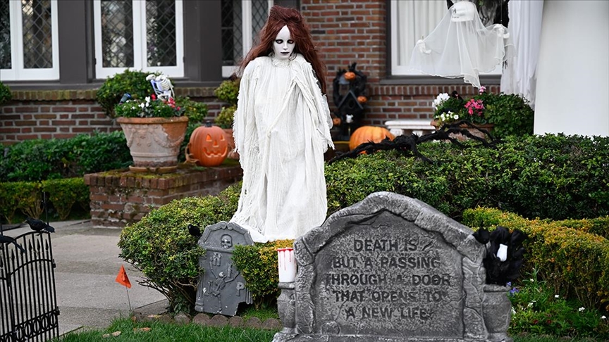 Жителите на Сан Франциско ги украсија домовите пред прославата на Ноќта на вештерките