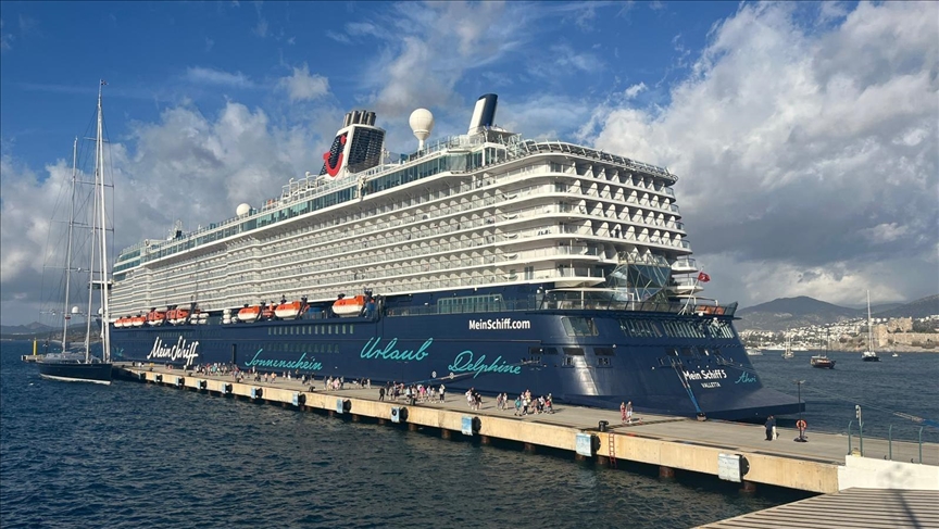 В Бодрум прибыл круизный лайнер «Mein Schiff 5»