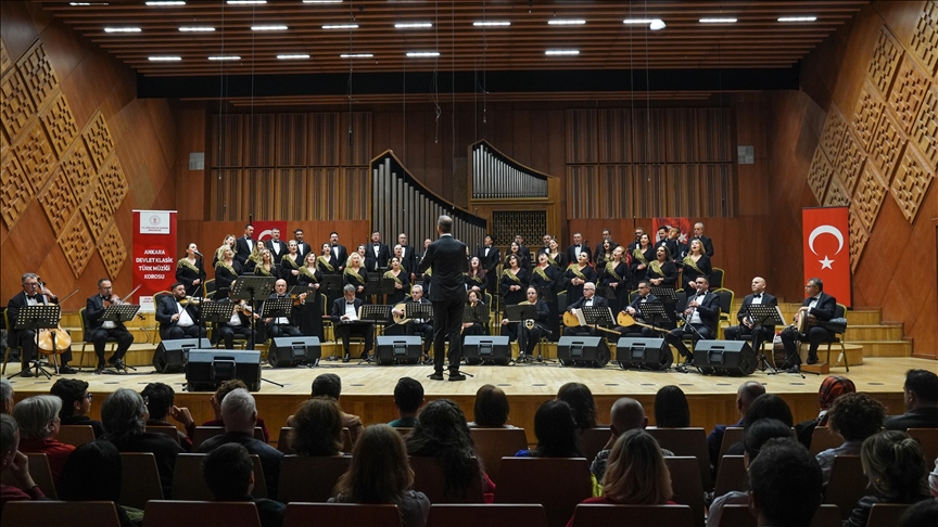 Ankara Devlet Klasik Türk Müziği Korosu "Cumhuriyet Coşkusu" konseri verdi