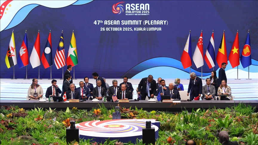 East Asia Summit calls for 'engagement' to end crises around the globe