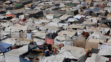 Раселените жители на Газа секојдневно се борат за опстанок во импровизиран град од шатори