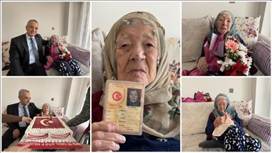 Cumhuriyet ile yaşıt Nazife nine yaşama sevinciyle yıllara meydan okuyor