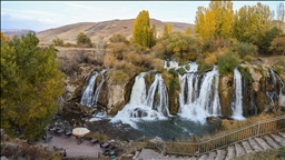 Sûlava Muradiyeyê ya bi rengên payîzê va xemiliyê mazûvaniya mêvanan dike