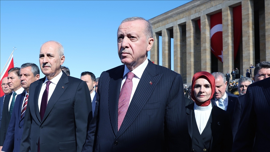 حضور اردوغان در مقبره آتاتُرک به‌مناسبت سالگرد تاسیس جمهوریت در ترکیه