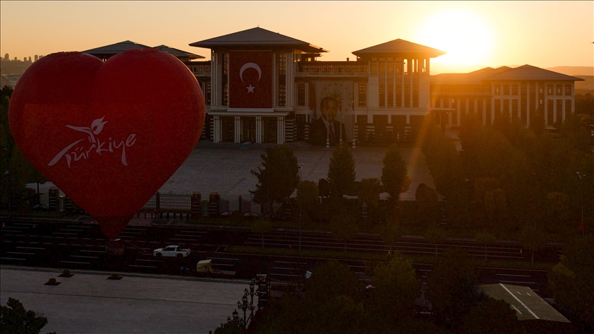Cumhurbaşkanlığı Külliyesi'nde sıcak hava balonu etkinliği düzenlendi