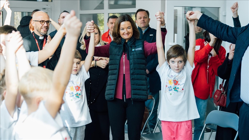 Tanja Fajon posjetila djecu na rehabilitaciji u Ukrajini: Hrabrost i osmijeh ovih mladih inspirišu sve nas