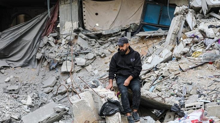 عدسة الفلسطيني علي جاد الله.. من تحت الركام إلى منصات التكريم