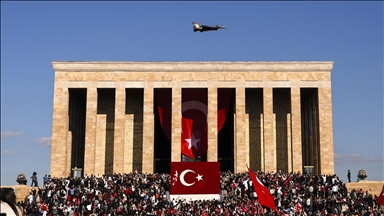 Ekipi akrobatik SOLOTURK, shfaqje fluturimi mbi Anitkabir për 102-vjetorin e Republikës