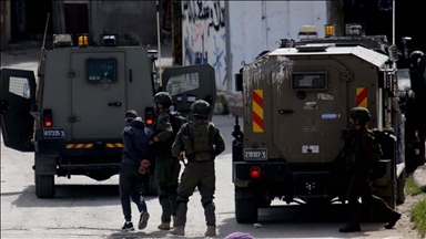 Израелската армија приведе 44 Палестинци на окупираниот Западен Брег