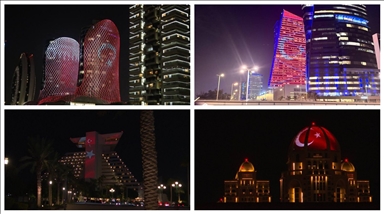 Katar'daki sembol binalar Cumhuriyet Bayramı dolayısıyla Türk bayrağıyla ışıklandırıldı