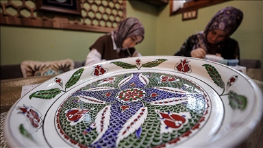 Bursa'nın 600 yıllık hanı geleneksel sanatçılara atölye oldu