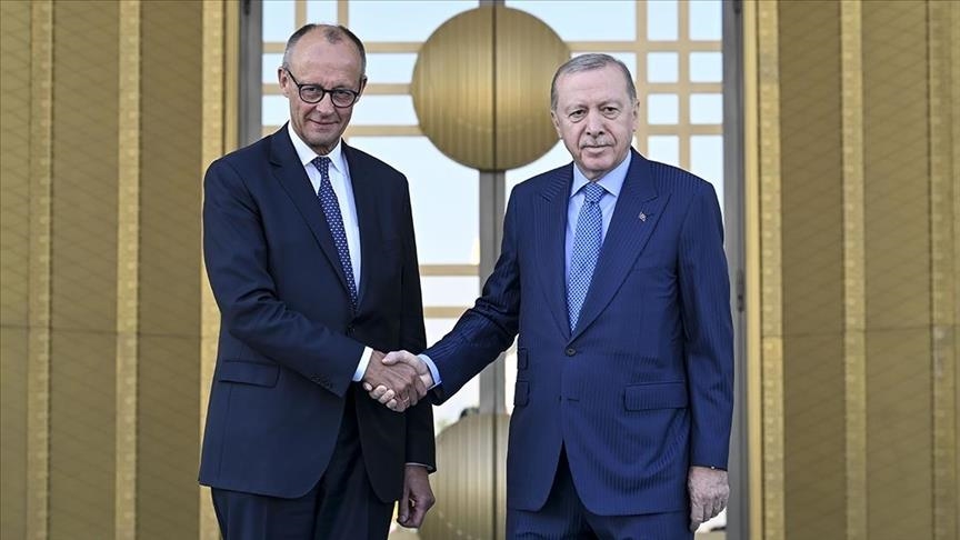 الرئيس أردوغان يستقبل ميرتس بمراسم رسمية في أنقرة