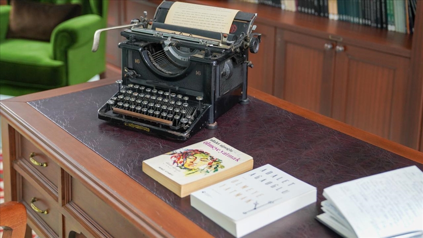 Boğaziçi Üniversitesi, Adalet Ağaoğlu külliyatına ev sahipliği yapıyor