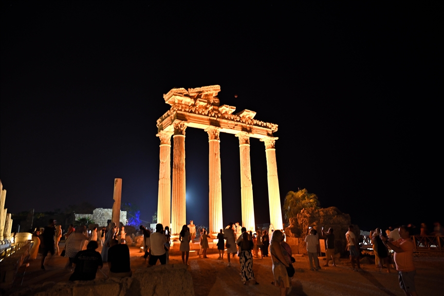 Antalya'da turist hareketliliği yurt dışı rezervasyonlarıyla kasımda da sürecek