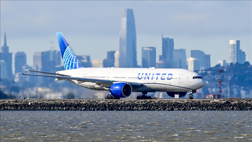 US airlines offer free meals to unpaid air traffic controllers