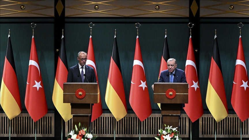 أردوغان لميرتس: ألا ترى ألمانيا الإبادة الإسرائيلية في غزة؟ 