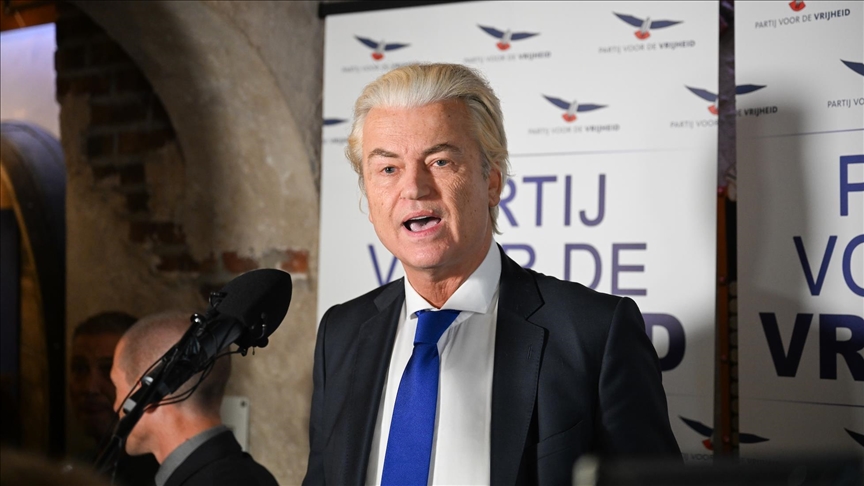 Far-right, centrists locked in tight race as Dutch election result hangs in balance