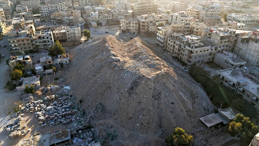 Населба во Дамаск претворена во насип од урнатини, каде што се „закопани“ многу спомени