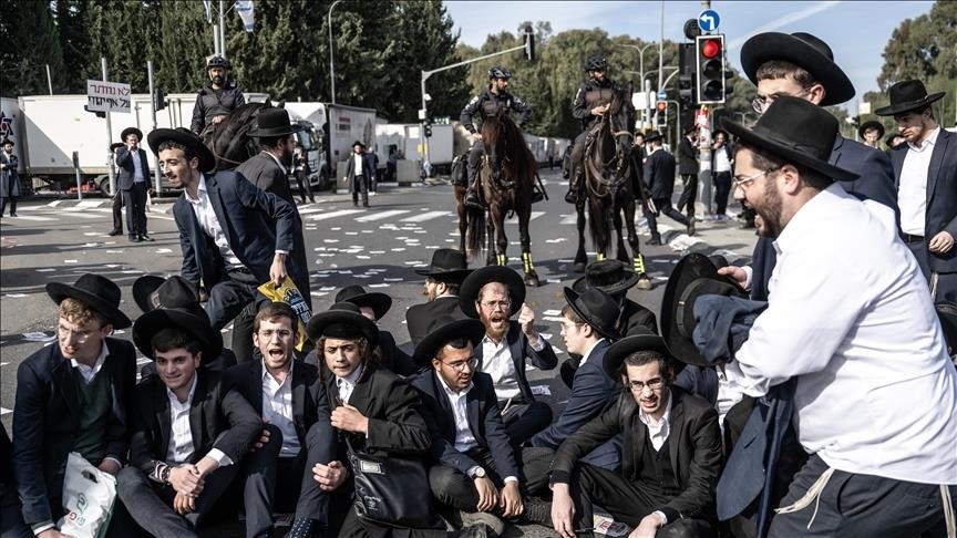 إسرائيل.. عشرات آلاف المتدينين يتظاهرون بالقدس رفضا للتجنيد