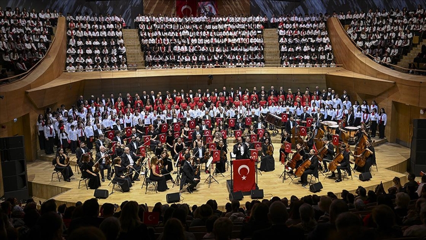 CSO ile Devlet Çoksesli Korosu "Cumhuriyet Bayramı Özel Konseri" verdi