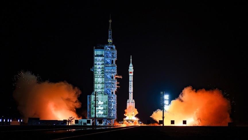 Китай представил новый экипаж тайконавтов для полета на станцию