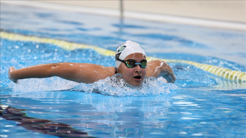 İşitme engelli milli yüzücüler İdil ile Irmak, Tokyo'da madalya için kulaç atacak