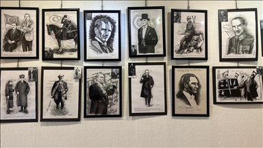 Sanatçı Yüksel Akman, kara kalemle Mustafa Kemal Atatürk'ün hayatını resmetti